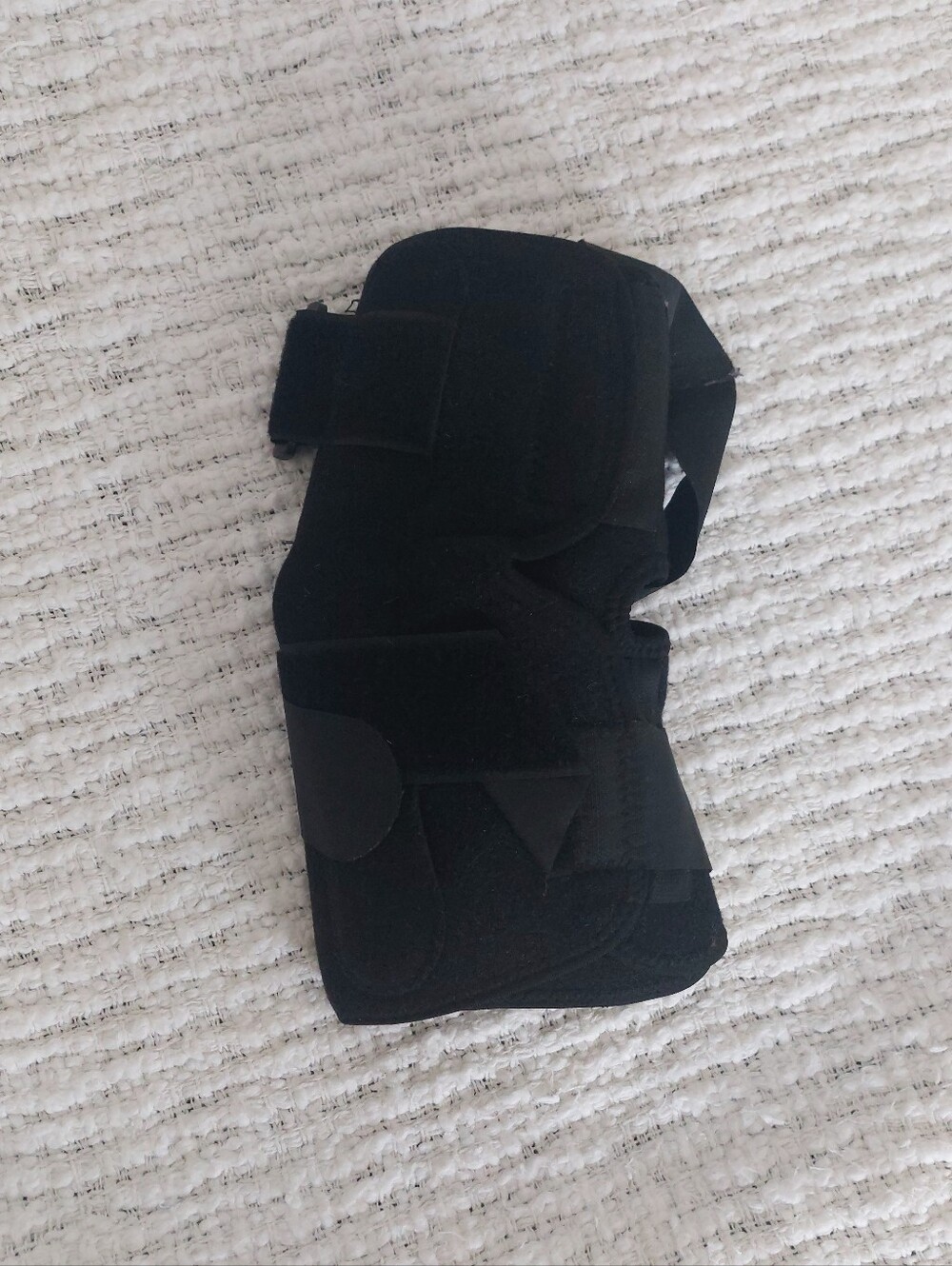 Aryse Black Neoprene Knee/Patella Support Brace